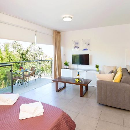 Lucile - Coralli Beachfront Apartment Paralimni Ngoại thất bức ảnh
