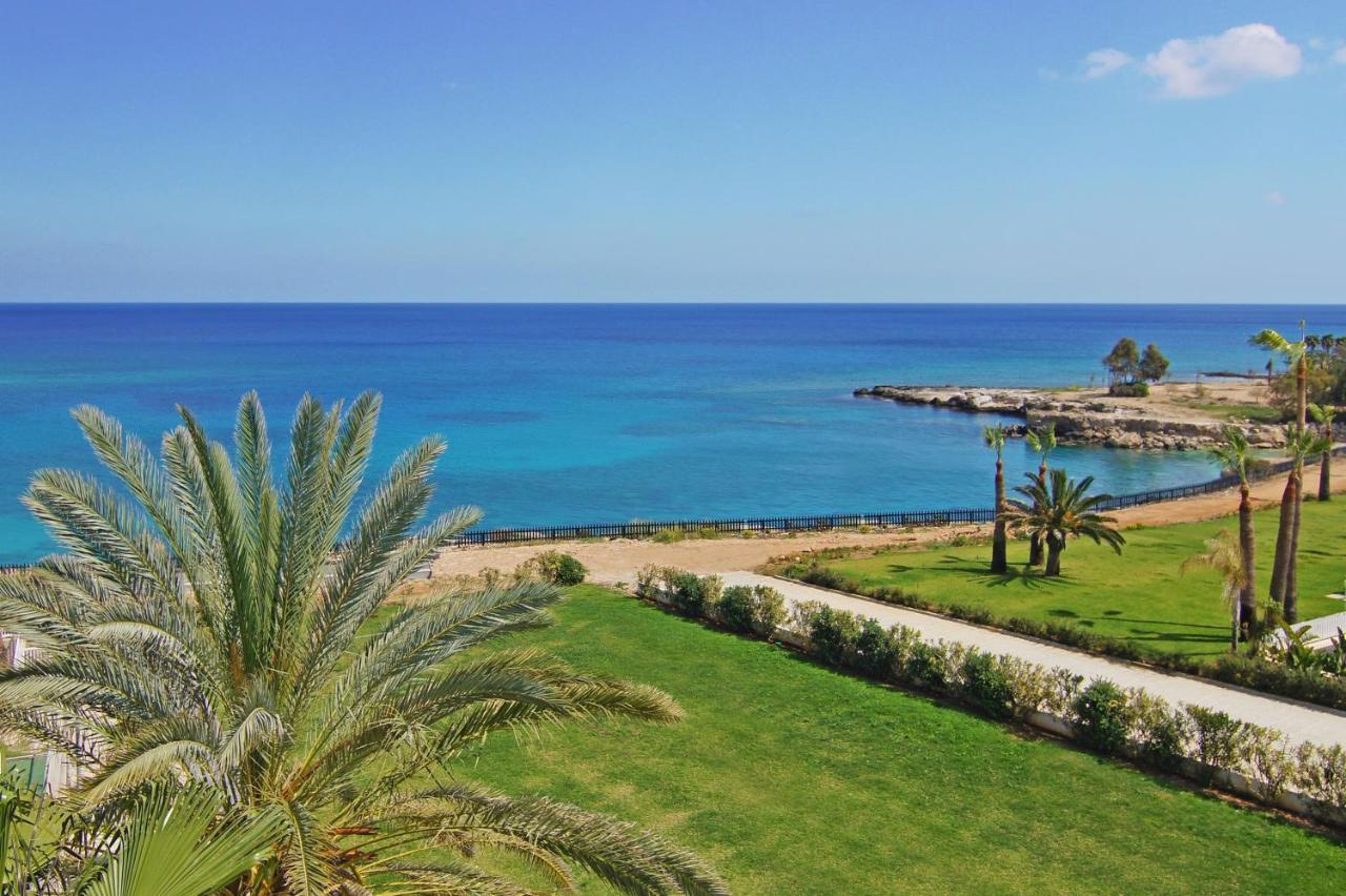 Lucile - Coralli Beachfront Apartment Paralimni Ngoại thất bức ảnh