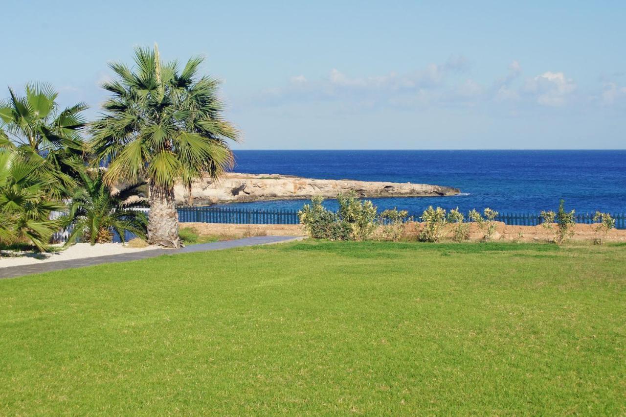 Lucile - Coralli Beachfront Apartment Paralimni Ngoại thất bức ảnh