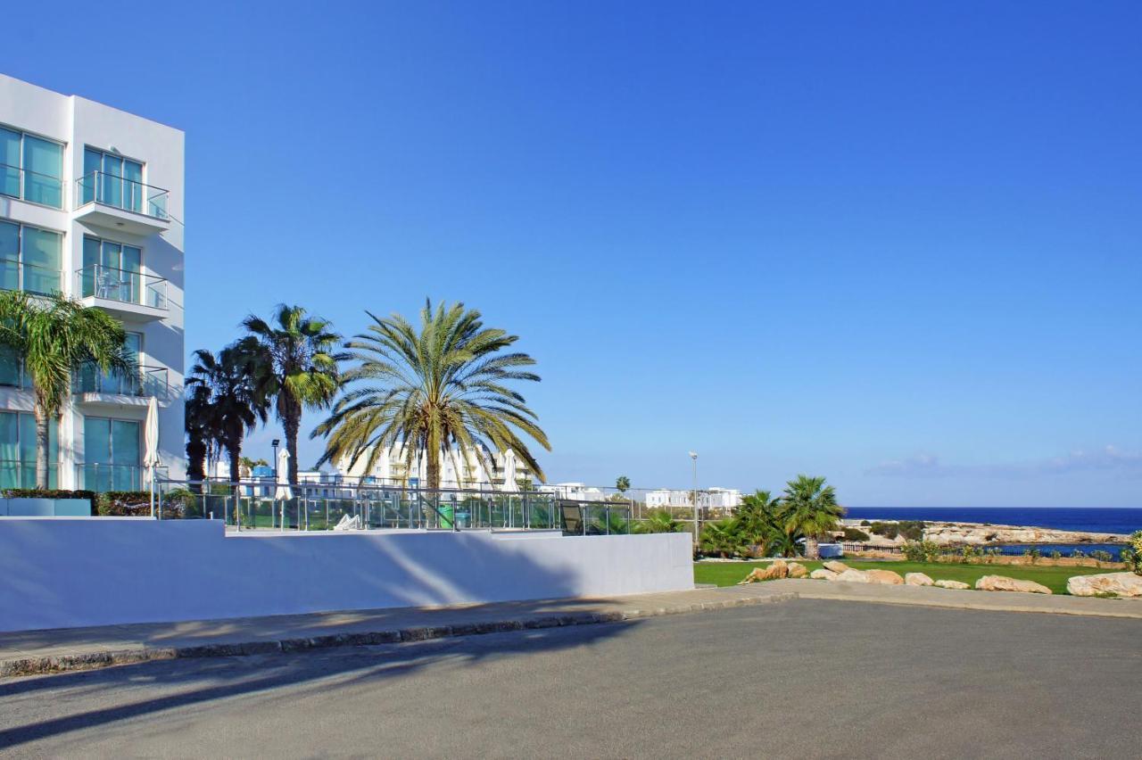 Lucile - Coralli Beachfront Apartment Paralimni Ngoại thất bức ảnh