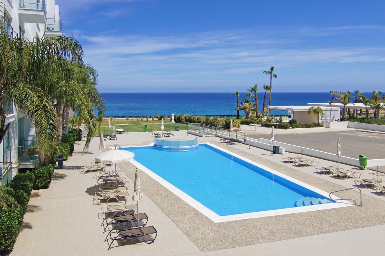 Lucile - Coralli Beachfront Apartment Paralimni Ngoại thất bức ảnh