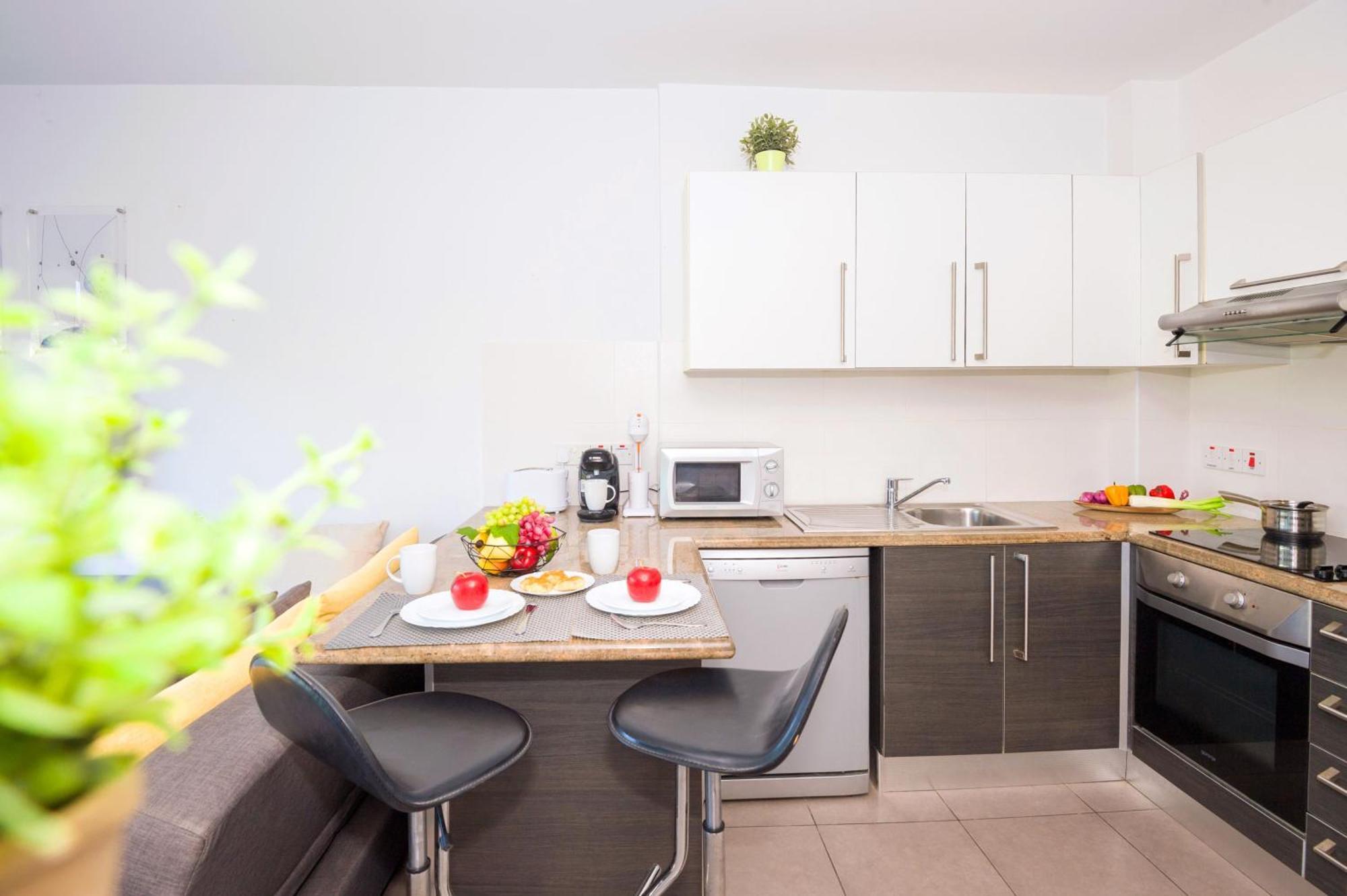 Lucile - Coralli Beachfront Apartment Paralimni Ngoại thất bức ảnh