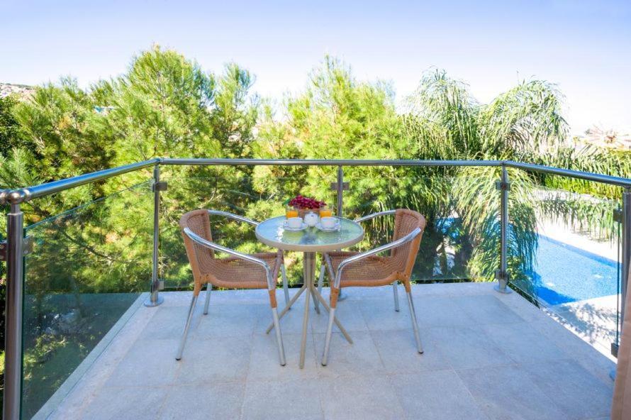 Lucile - Coralli Beachfront Apartment Paralimni Ngoại thất bức ảnh