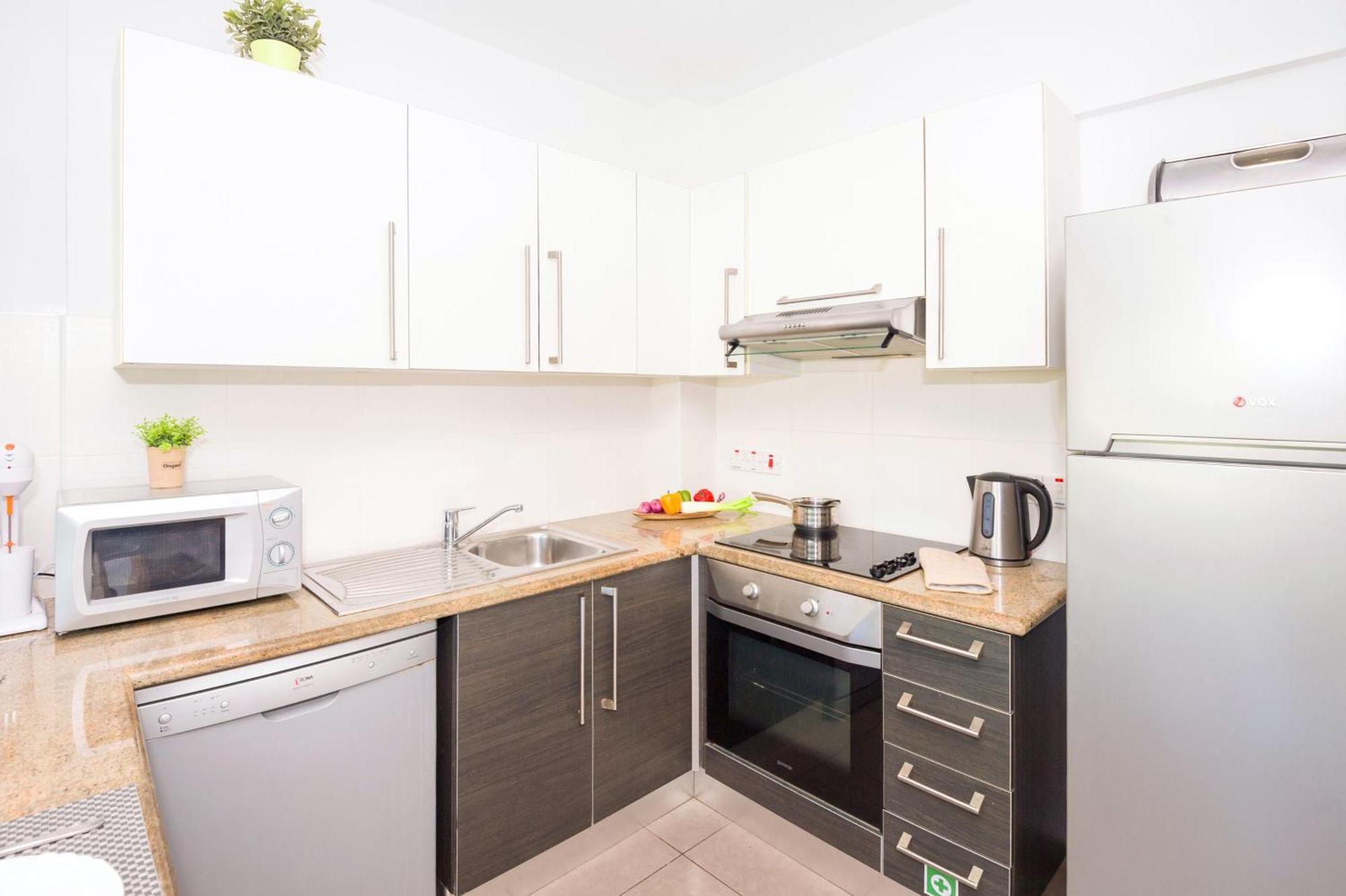 Lucile - Coralli Beachfront Apartment Paralimni Ngoại thất bức ảnh