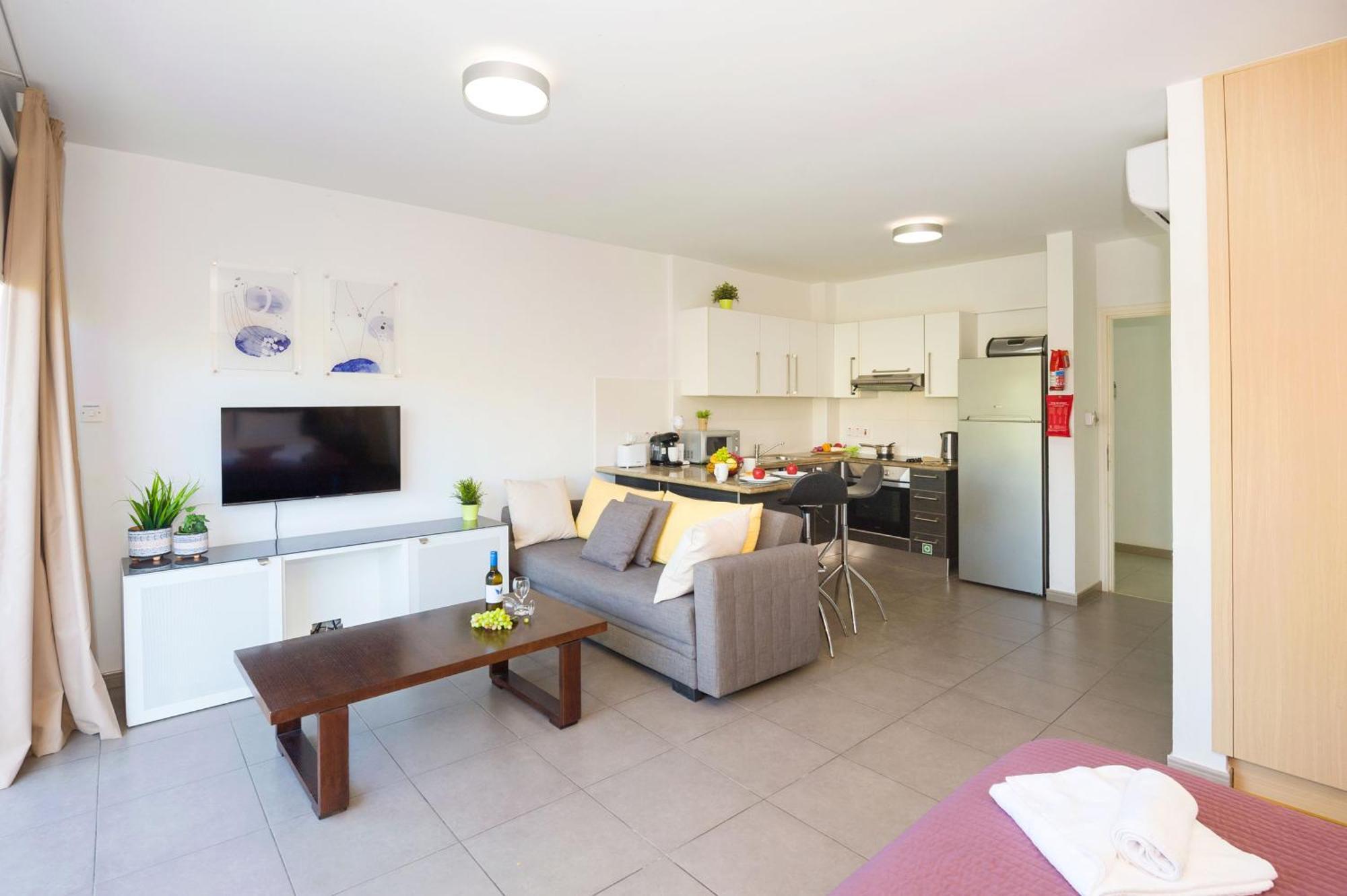 Lucile - Coralli Beachfront Apartment Paralimni Ngoại thất bức ảnh