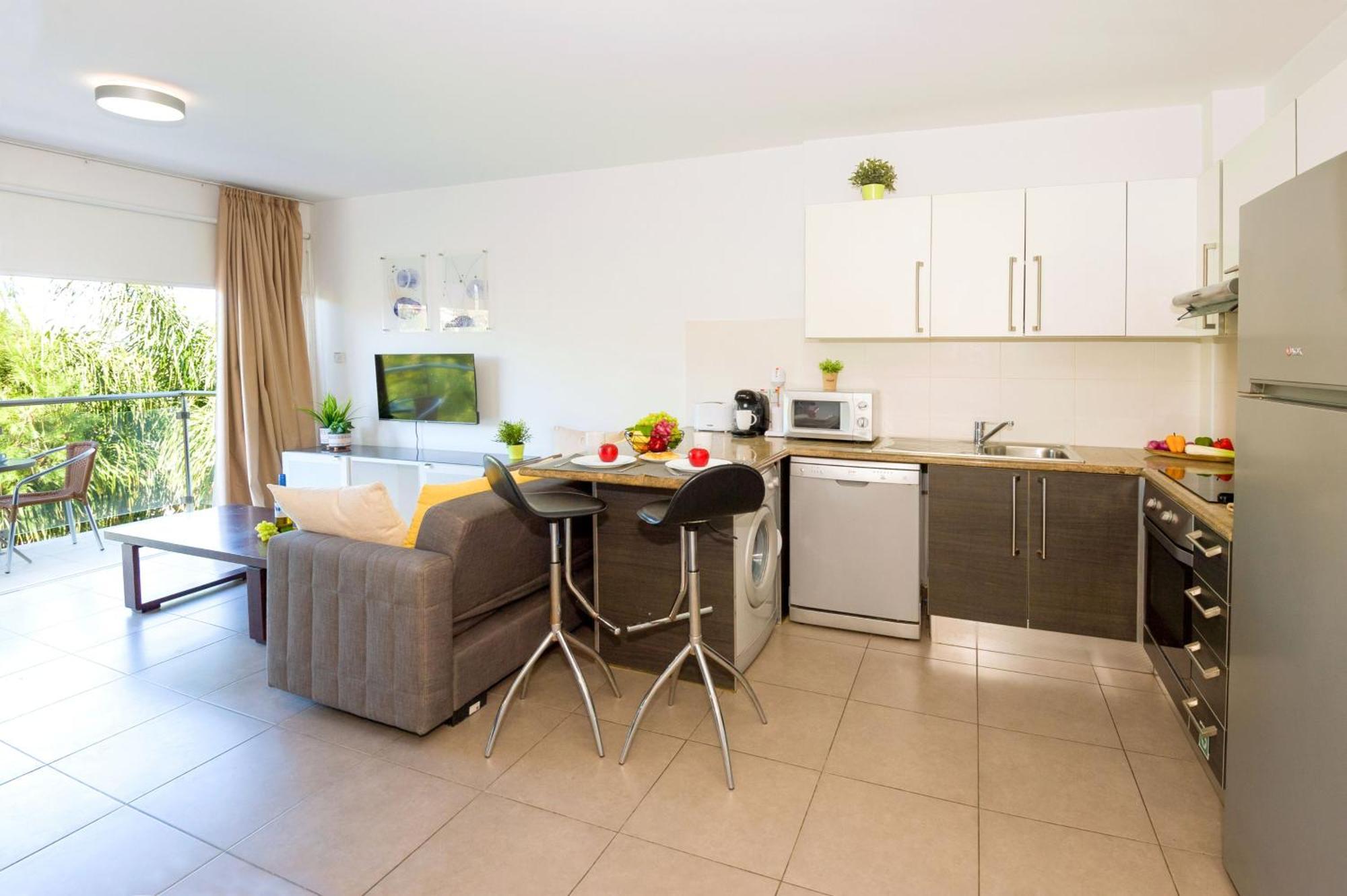 Lucile - Coralli Beachfront Apartment Paralimni Ngoại thất bức ảnh