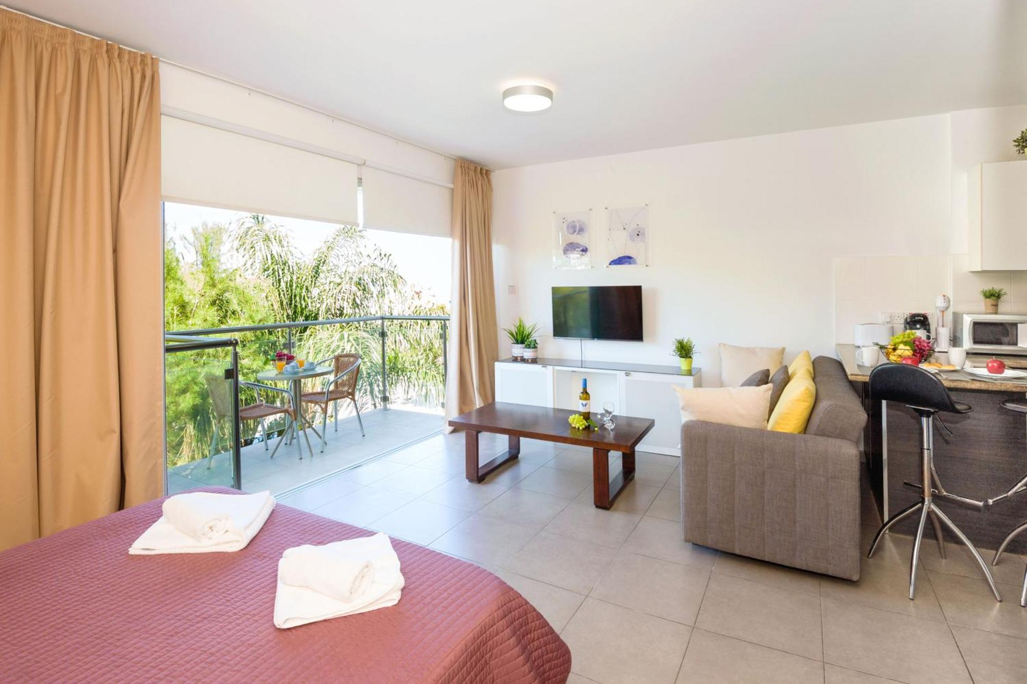 Lucile - Coralli Beachfront Apartment Paralimni Ngoại thất bức ảnh