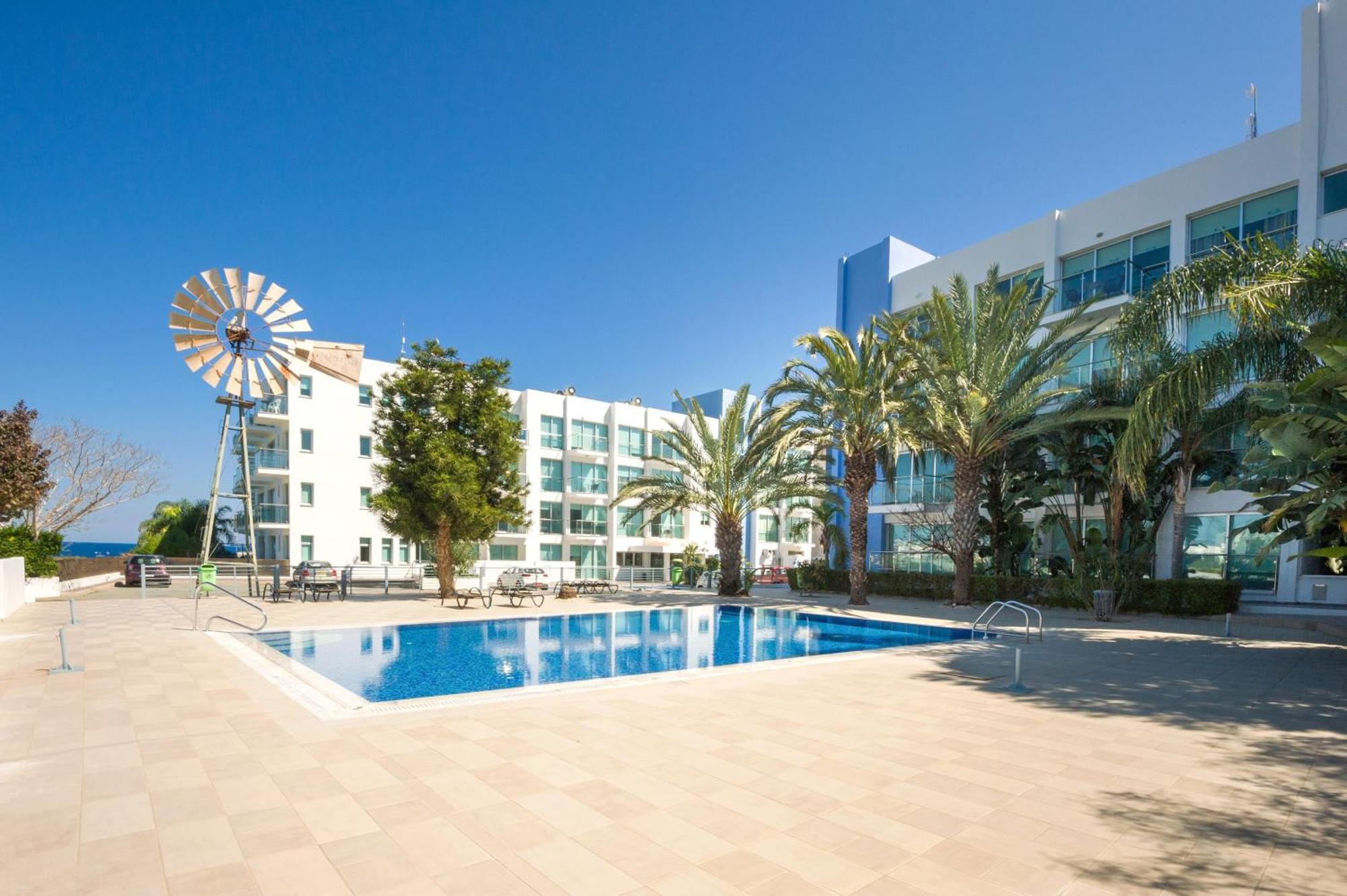 Lucile - Coralli Beachfront Apartment Paralimni Ngoại thất bức ảnh