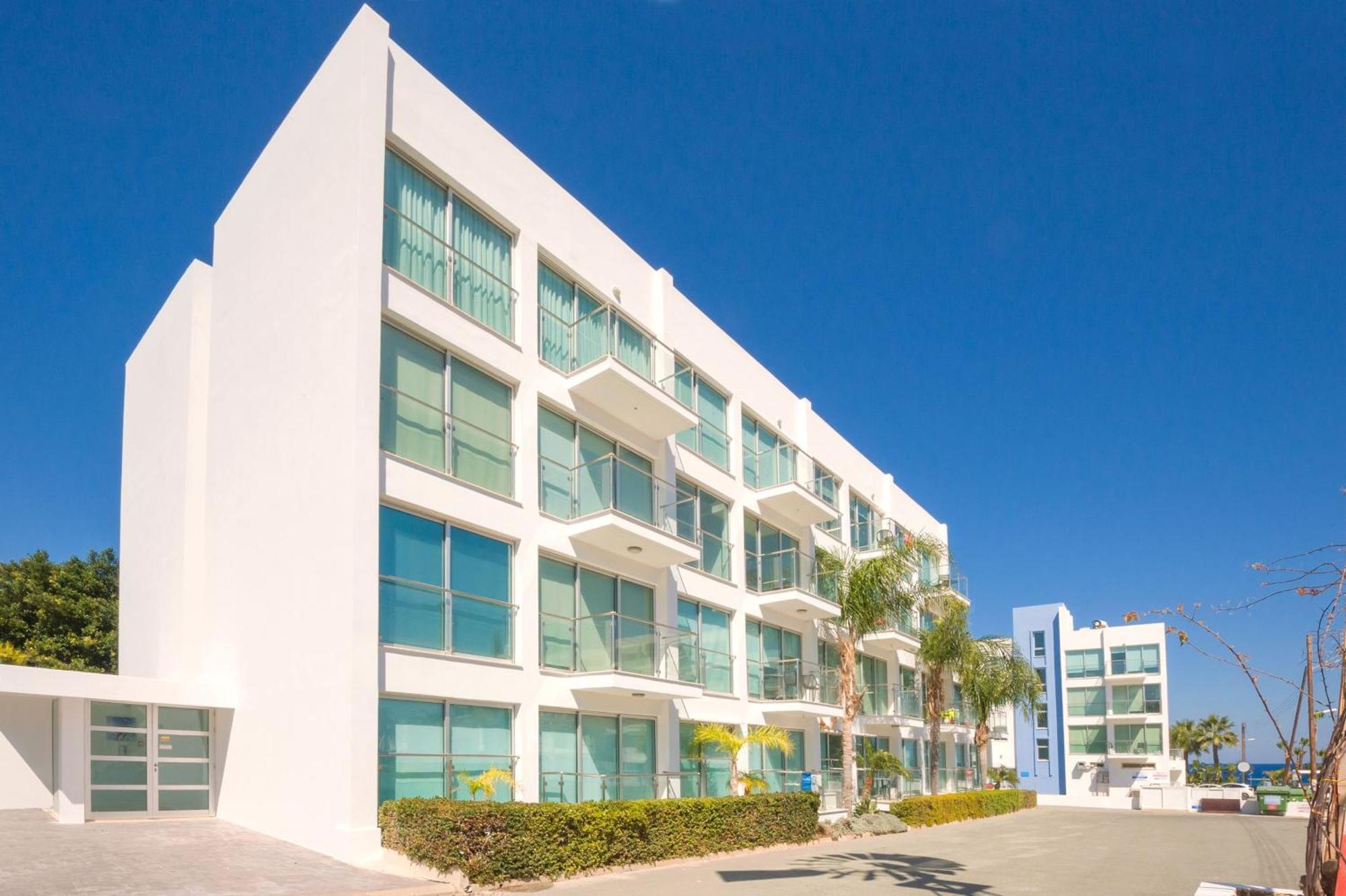 Lucile - Coralli Beachfront Apartment Paralimni Ngoại thất bức ảnh