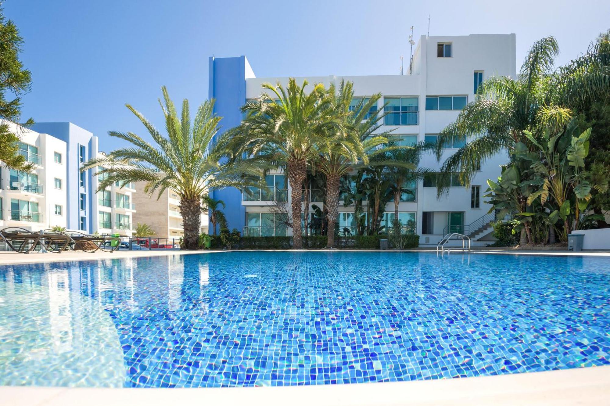 Lucile - Coralli Beachfront Apartment Paralimni Ngoại thất bức ảnh