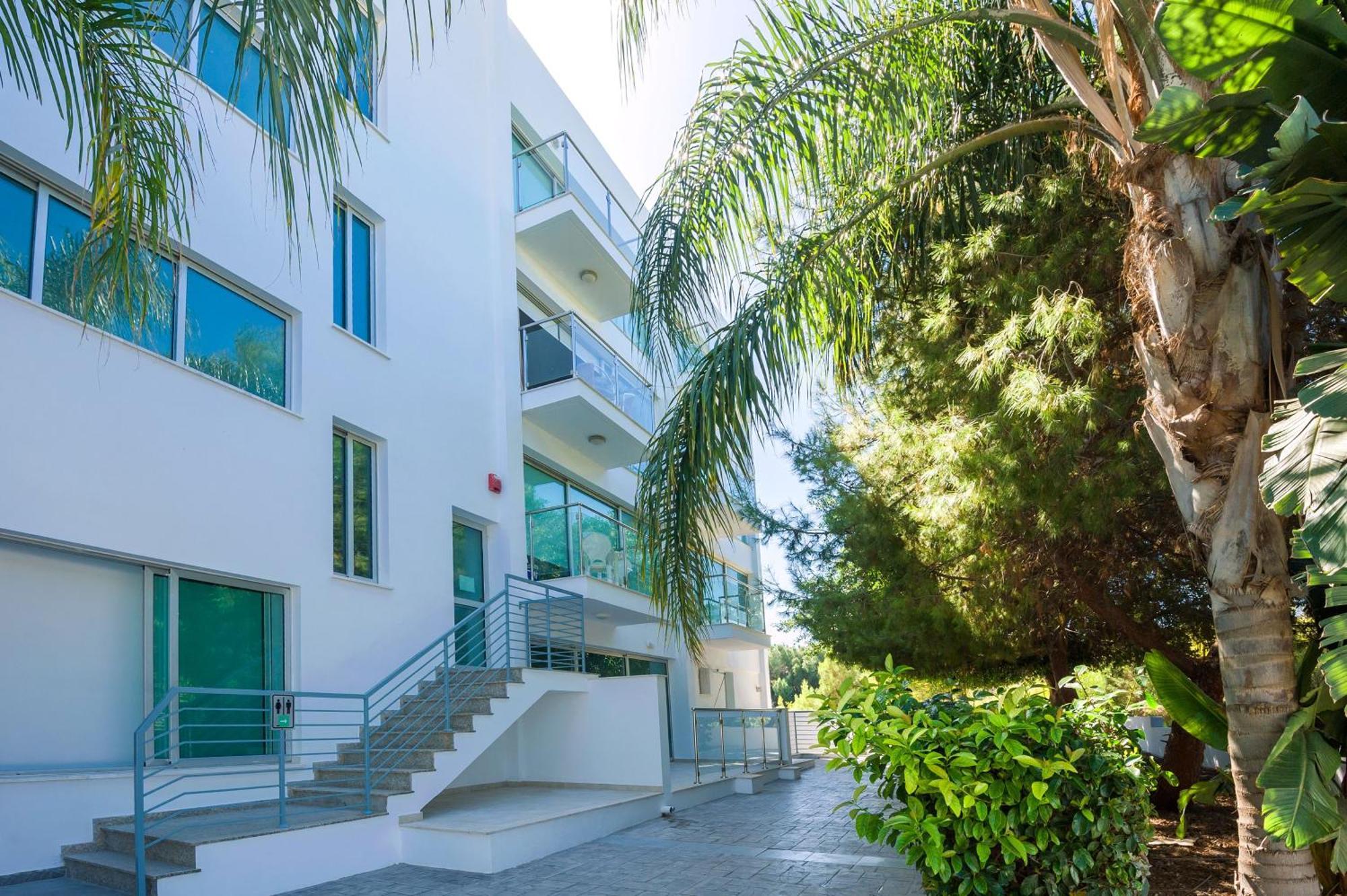 Lucile - Coralli Beachfront Apartment Paralimni Ngoại thất bức ảnh