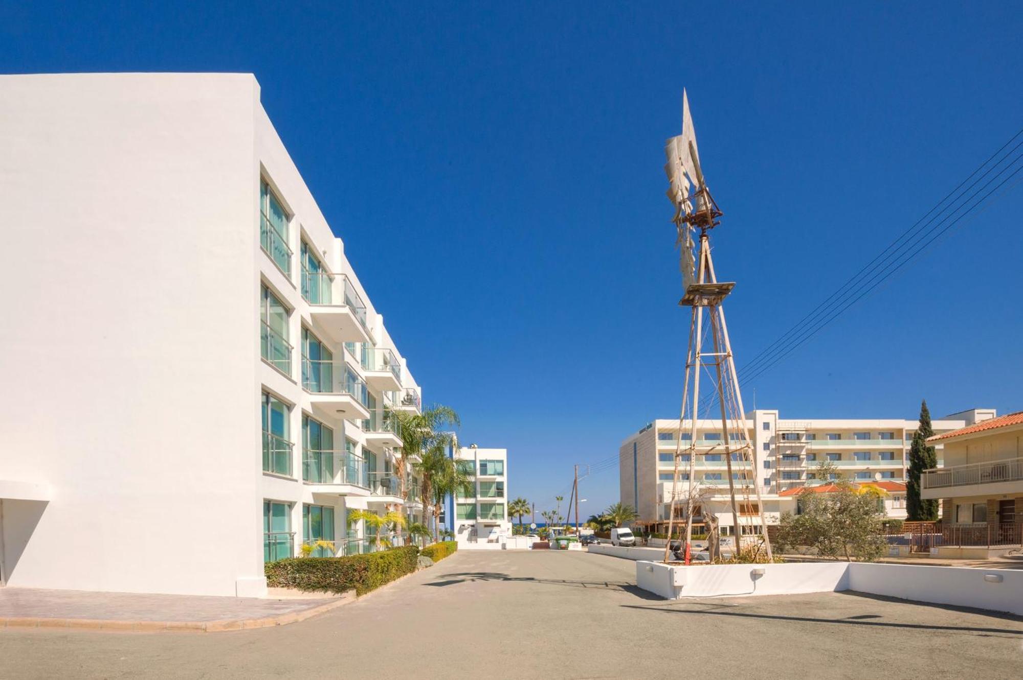 Lucile - Coralli Beachfront Apartment Paralimni Ngoại thất bức ảnh