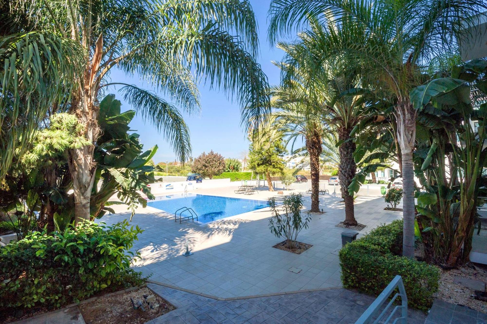 Lucile - Coralli Beachfront Apartment Paralimni Ngoại thất bức ảnh