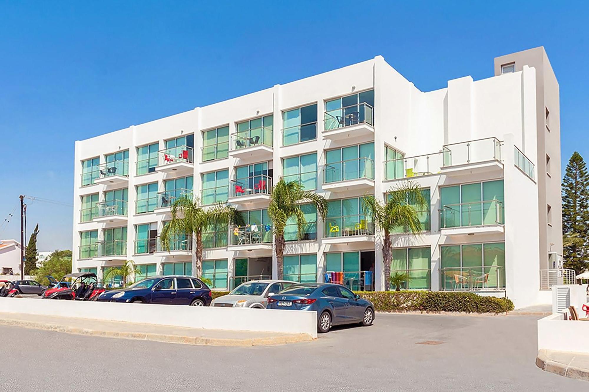 Lucile - Coralli Beachfront Apartment Paralimni Ngoại thất bức ảnh