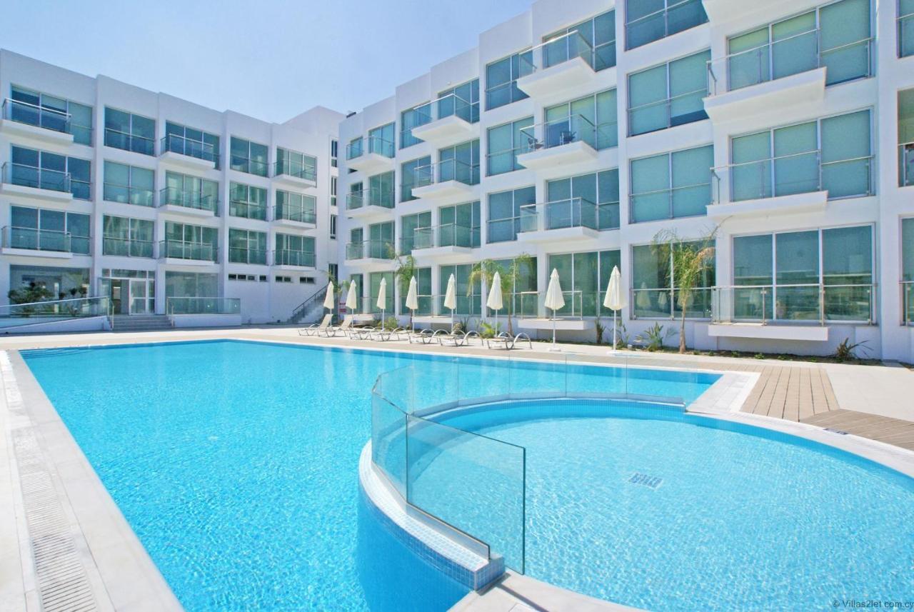 Lucile - Coralli Beachfront Apartment Paralimni Ngoại thất bức ảnh